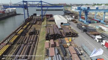 Foto mit Drohne: Kameradrohne im Duisburger Hafen in der Nähe von Moers für hochauflösende Luftbilder und Luftaufnahmen (Fotos und Videos)