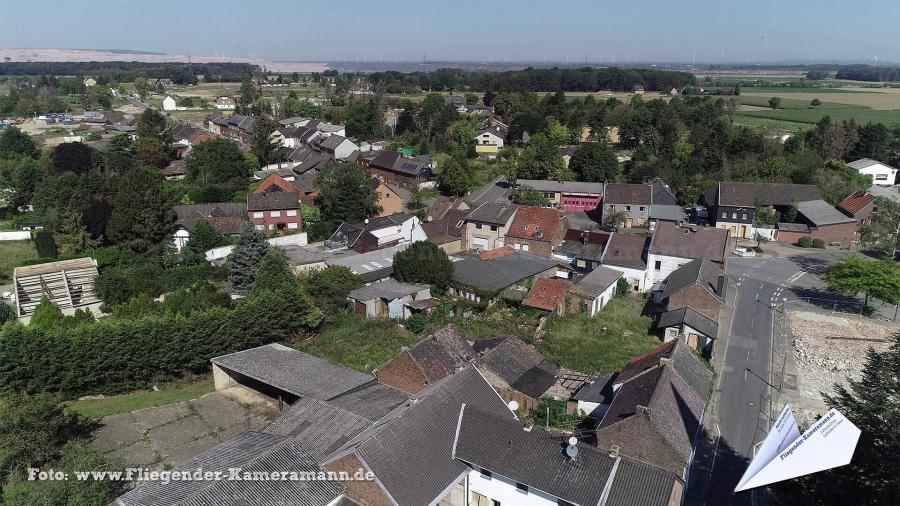 Luftaufnahmen mit Drohne in NRW: Kraftwerke im Rheinland und durch Tagebau verlassene Orte