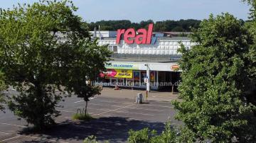 Foto mit Drohne: Drohnenaufnahmen in Wesel der Bauarbeiten vom Abriss des ehemalige Real-Markts