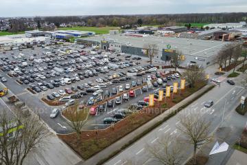 Foto mit Drohne: Die Drohnenaufnahmen in Wesel zeigen das Ende März 2023 eröffnete Globus SB-Warenhaus an der Rudolf-Diesel-Straße