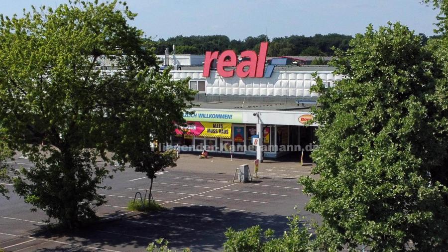 Drohnenaufnahmen in Wesel der Bauarbeiten vom Abriss des ehemalige Real-Markts