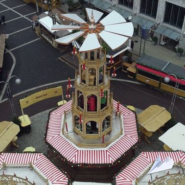 luftaufnahme weihnachtspyramide bochumer weihnachtsmarkt 