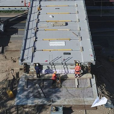 baustelle brueckenarbeiten luftaufnahme autobahn 