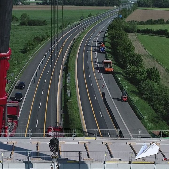 baustelle brueckenarbeiten luftaufnahme autobahn 