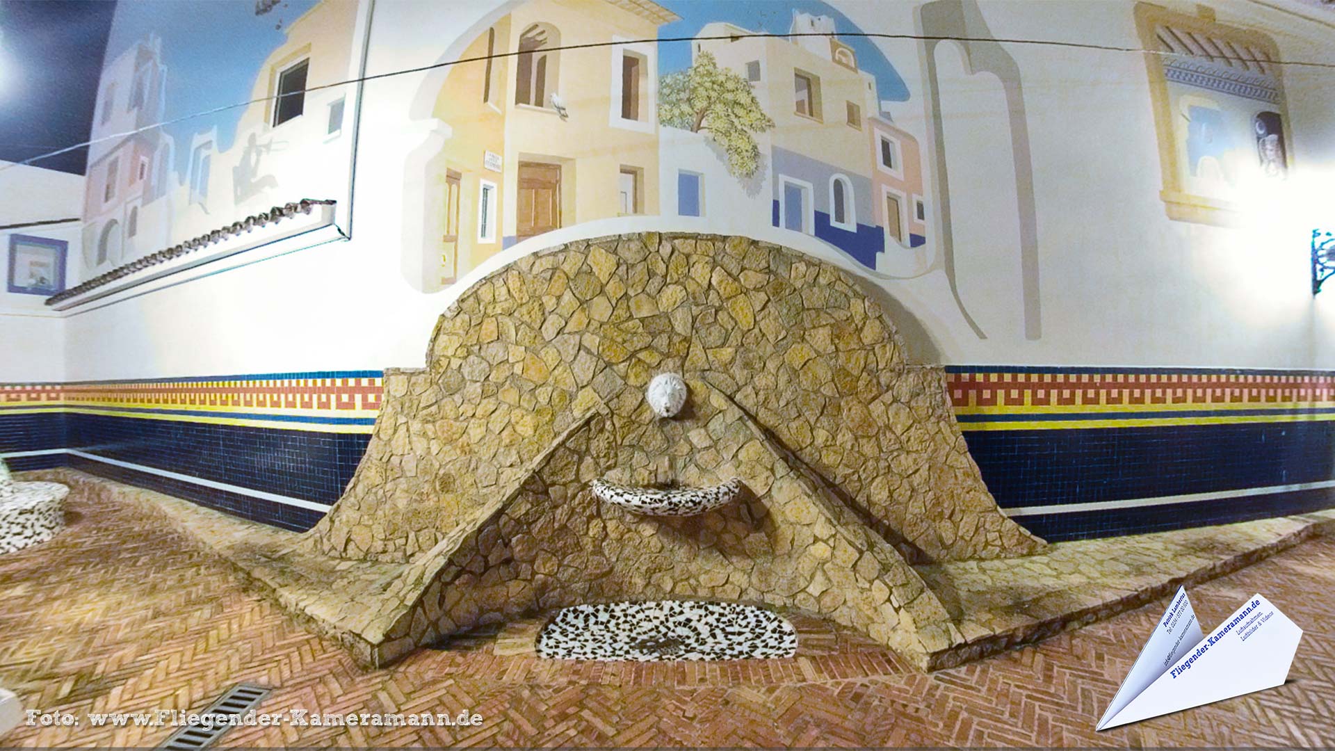 Fuente en la Plaza del Mosquit en Calp/Calpe (ES) - 360°-Panorama