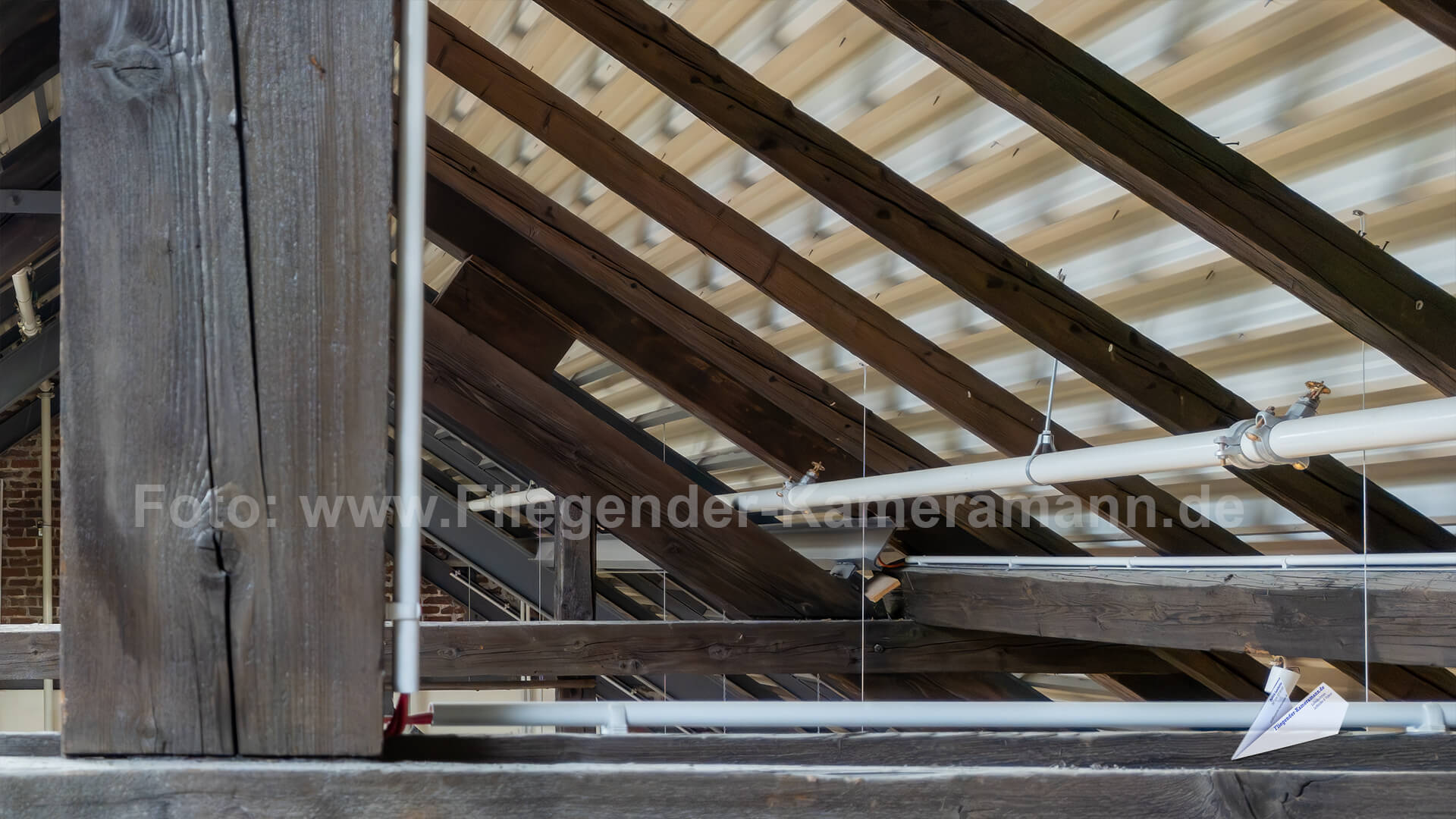 Indoor-Drohneninspektion für Dachstühle und Industriehallen