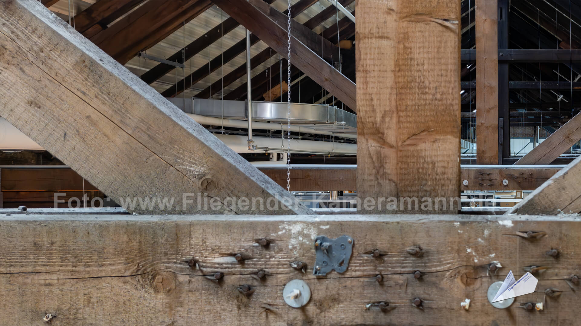 Indoor-Drohneninspektion für Dachstühle und Industriehallen