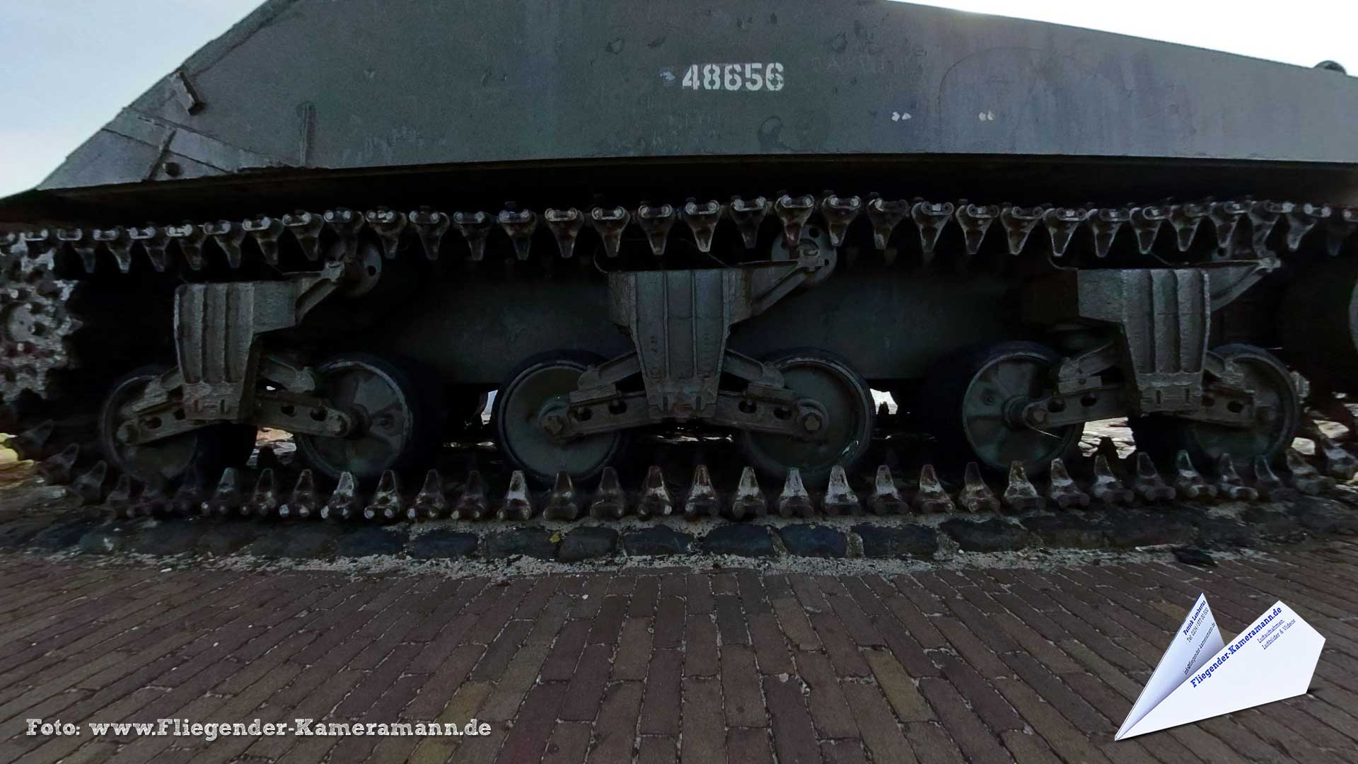 Tank in het Oorlogsmuseum "Polderhuis" in Westkapelle (NL) - 360°-Panorama