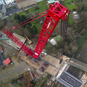 Luftaufnahmen unserer Kamera-Drohne der Brückendemontage 'Von-Waldthausen-Straße'