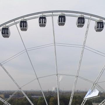 Foto mit Drohne: Luftaufnahme Riesenrad am Centro Oberhausen