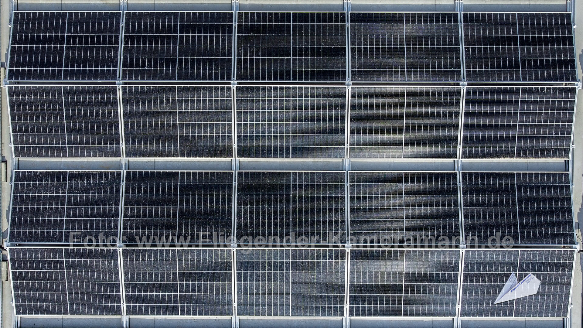 Inspektion von Photovoltaikanlagen mit Drohne in NRW