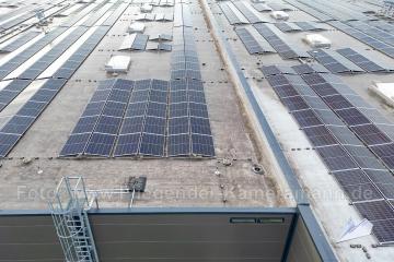 Photovoltaik-Dokumentation mit Drohne in NRW. Übersichts- und Nahaufnahmen von Modulfeldern, Anlagenaufbau und sichtbaren Details von PV-Anlagen