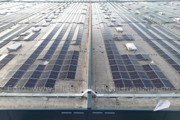Photovoltaik-Dokumentation mit Drohne in NRW. Übersichts- und Nahaufnahmen von Modulfeldern, Anlagenaufbau und sichtbaren Details von PV-Anlagen