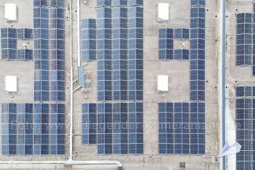 Photovoltaik-Dokumentation mit Drohne in NRW. Übersichts- und Nahaufnahmen von Modulfeldern, Anlagenaufbau und sichtbaren Details von PV-Anlagen