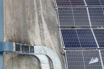 Photovoltaik-Dokumentation mit Drohne in NRW. Übersichts- und Nahaufnahmen von Modulfeldern, Anlagenaufbau und sichtbaren Details von PV-Anlagen