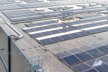 Photovoltaik-Dokumentation mit Drohne in NRW. Übersichts- und Nahaufnahmen von Modulfeldern, Anlagenaufbau und sichtbaren Details von PV-Anlagen