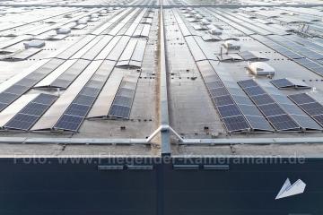 Photovoltaik-Dokumentation mit Drohne in NRW. Übersichts- und Nahaufnahmen von Modulfeldern, Anlagenaufbau und sichtbaren Details von PV-Anlagen