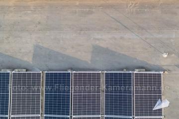 Photovoltaik-Dokumentation mit Drohne in NRW. Übersichts- und Nahaufnahmen von Modulfeldern, Anlagenaufbau und sichtbaren Details von PV-Anlagen