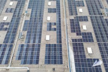 Photovoltaik-Dokumentation mit Drohne in NRW. Übersichts- und Nahaufnahmen von Modulfeldern, Anlagenaufbau und sichtbaren Details von PV-Anlagen