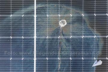 Photovoltaik-Dokumentation mit Drohne in NRW. Übersichts- und Nahaufnahmen von Modulfeldern, Anlagenaufbau und sichtbaren Details von PV-Anlagen