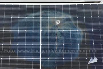 Photovoltaik-Dokumentation mit Drohne in NRW. Übersichts- und Nahaufnahmen von Modulfeldern, Anlagenaufbau und sichtbaren Details von PV-Anlagen