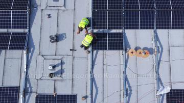 Drohnenaufnahme zur Dokumentation bei Errichtung und Begutachtung von Photovoltaikanlagen