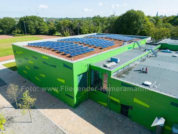 Foto mit Drohne: Luftaufnahmen mit Drohne vom modernisierten Schulzentrum Wiemelhausen in Bochum