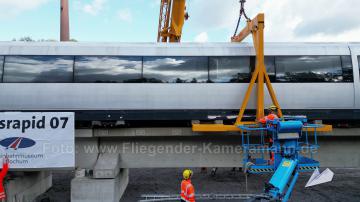 Foto mit Drohne: Luftaufnahmen mit Drohne bei der Anlieferung und Montage des Transrapids mit Mobilkränen im Eisenbahnmuseum Bochum