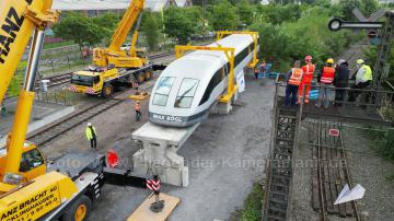 Foto mit Drohne: Luftaufnahmen mit Drohne bei der Anlieferung und Montage des Transrapids mit Mobilkränen im Eisenbahnmuseum Bochum
