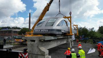 Foto mit Drohne: Luftaufnahmen mit Drohne bei der Anlieferung und Montage des Transrapids mit Mobilkränen im Eisenbahnmuseum Bochum