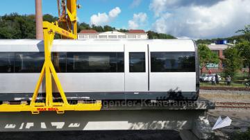 Foto mit Drohne: Luftaufnahmen mit Drohne bei der Anlieferung und Montage des Transrapids mit Mobilkränen im Eisenbahnmuseum Bochum