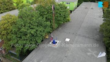 Foto mit Drohne: Luftaufnahmen für Videoproduktion bei Großtransport einer 2000-Kilo-Netwon-Zugprüfmaschine in Duisburg
