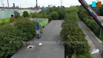 Foto mit Drohne: Luftaufnahmen für Videoproduktion bei Großtransport einer 2000-Kilo-Netwon-Zugprüfmaschine in Duisburg