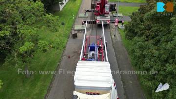 Foto mit Drohne: Luftaufnahmen für Videoproduktion bei Großtransport einer 2000-Kilo-Netwon-Zugprüfmaschine in Duisburg