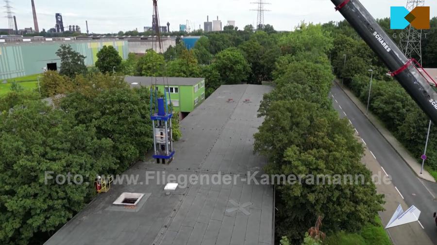 Luftaufnahmen für Videoproduktion bei Großtransport einer 2000-Kilo-Netwon-Zugprüfmaschine in Duisburg