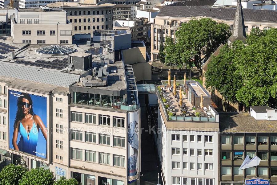 Luftaufnahme mit Drohne vom Boulevardcafé Wiacker bei Baltz in der Bochumer Innenstadt