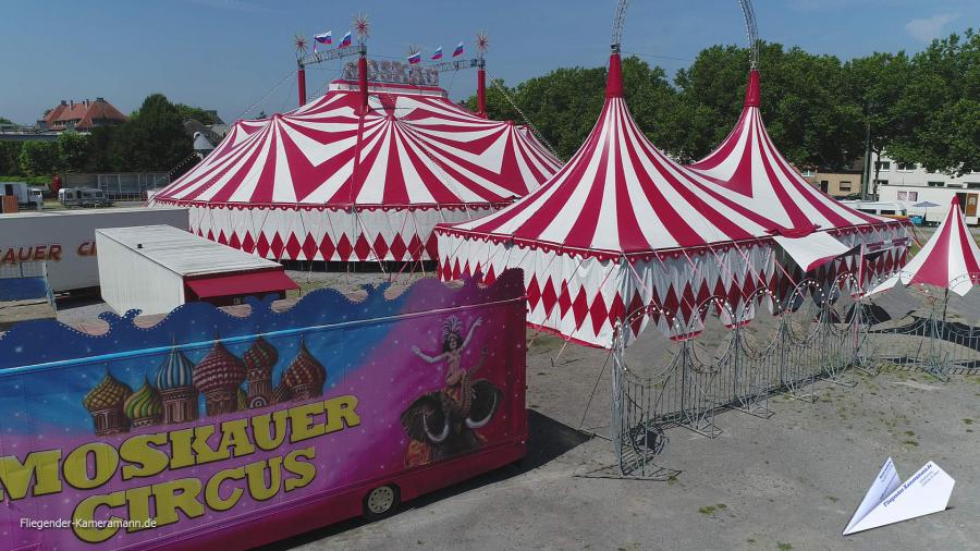 Luftaufnahmen eines Zirkuses in Bochum mit Kamera-Drohne
