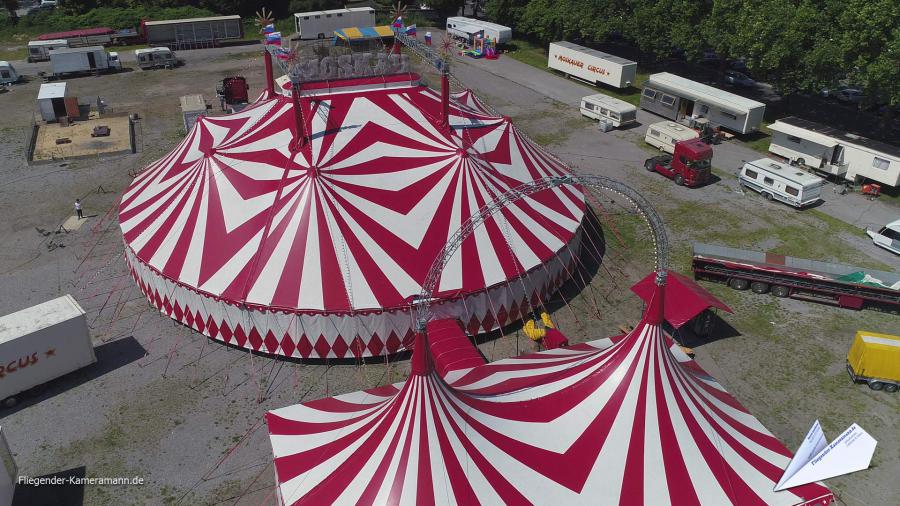 Luftaufnahmen eines Zirkuses in Bochum mit Kamera-Drohne