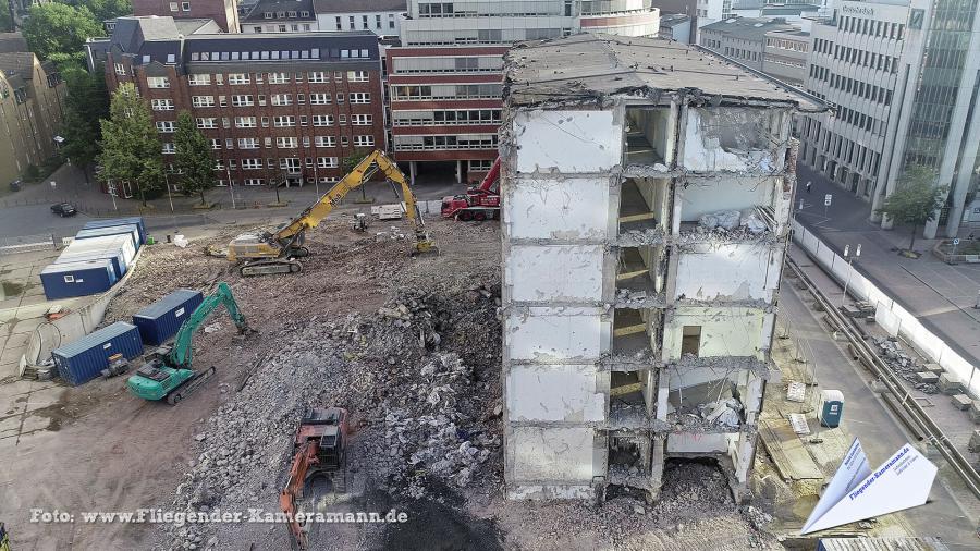 Luftaufnahmen vom Abriss des Amtsgerichts Bochum mit Drohne