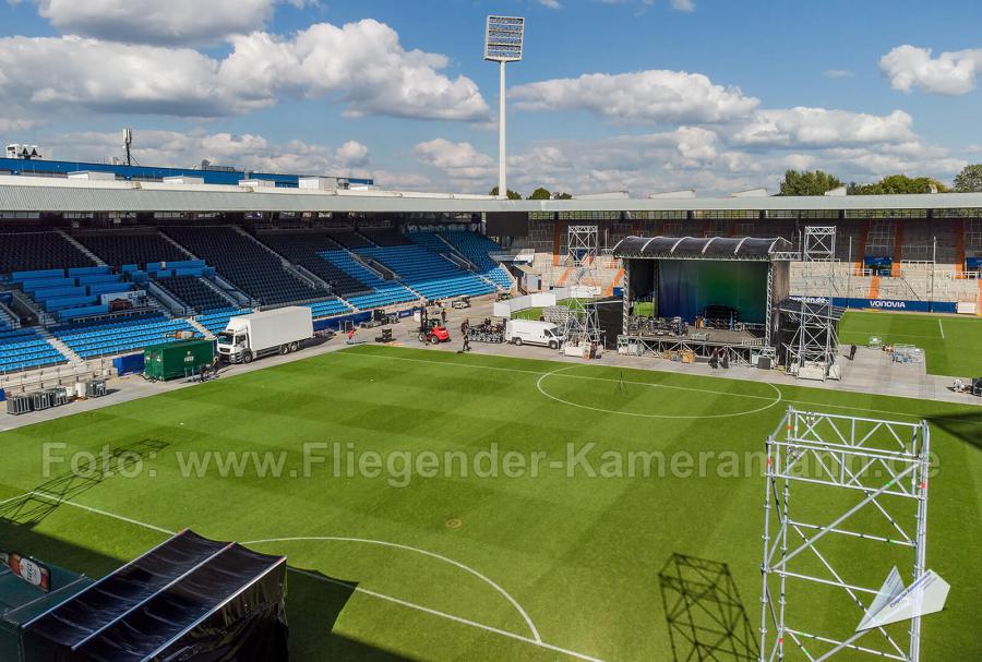 Luftaufnahmen mit Drohne vom Bühnenaufbau im Ruhrstadion vom VfL Bochum 1848