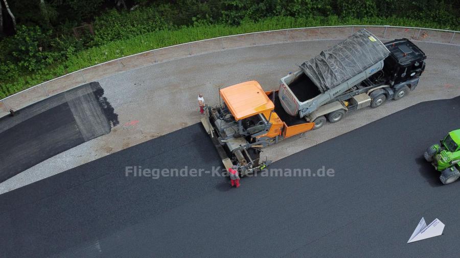 Luftbilder mittels Drohne einer Baustelle für einen Sportplatz