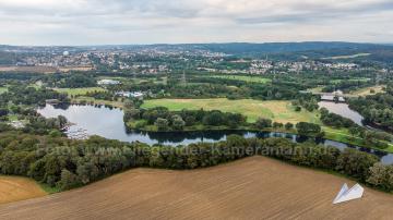 Foto mit Drohne: Luftaufnahmen mit Drohne aus dem Ruhrgebiet: Hier der Kemnader See von der Bochumer Seite
