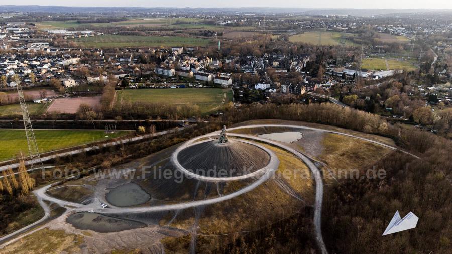 Luftaufnahmen mit Drohne aus dem Ruhrgebiet: Die Halde Rheinelbe in Gelsenkirchen
