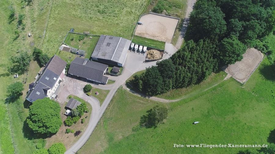 Luftaufnahmen von Häusern und Immobilien mit unserer Drohne