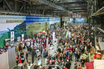 Foto mit Drohne: Messefotografie bei Weinmesse in der Jahrhunderthalle Bochum