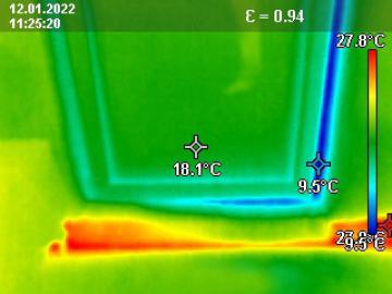 Foto mit Drohne: Thermografie / Wärmebild: Kältebrücke Terassentür Undichte Dichtung