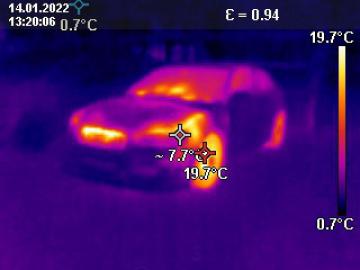 Foto mit Drohne: Thermografie / Wärmebild: Kraftfahrzeug mit kurzer Parkdauer