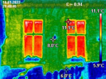 Foto mit Drohne: Thermografie / Wärmebild: Fenster