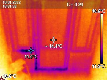 Foto mit Drohne: Thermografie / Wärmebild: Terassentür als Kältebrücke