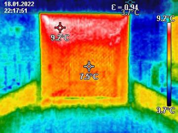 Foto mit Drohne: Thermografie / Wärmebild: Garageneinfahrt